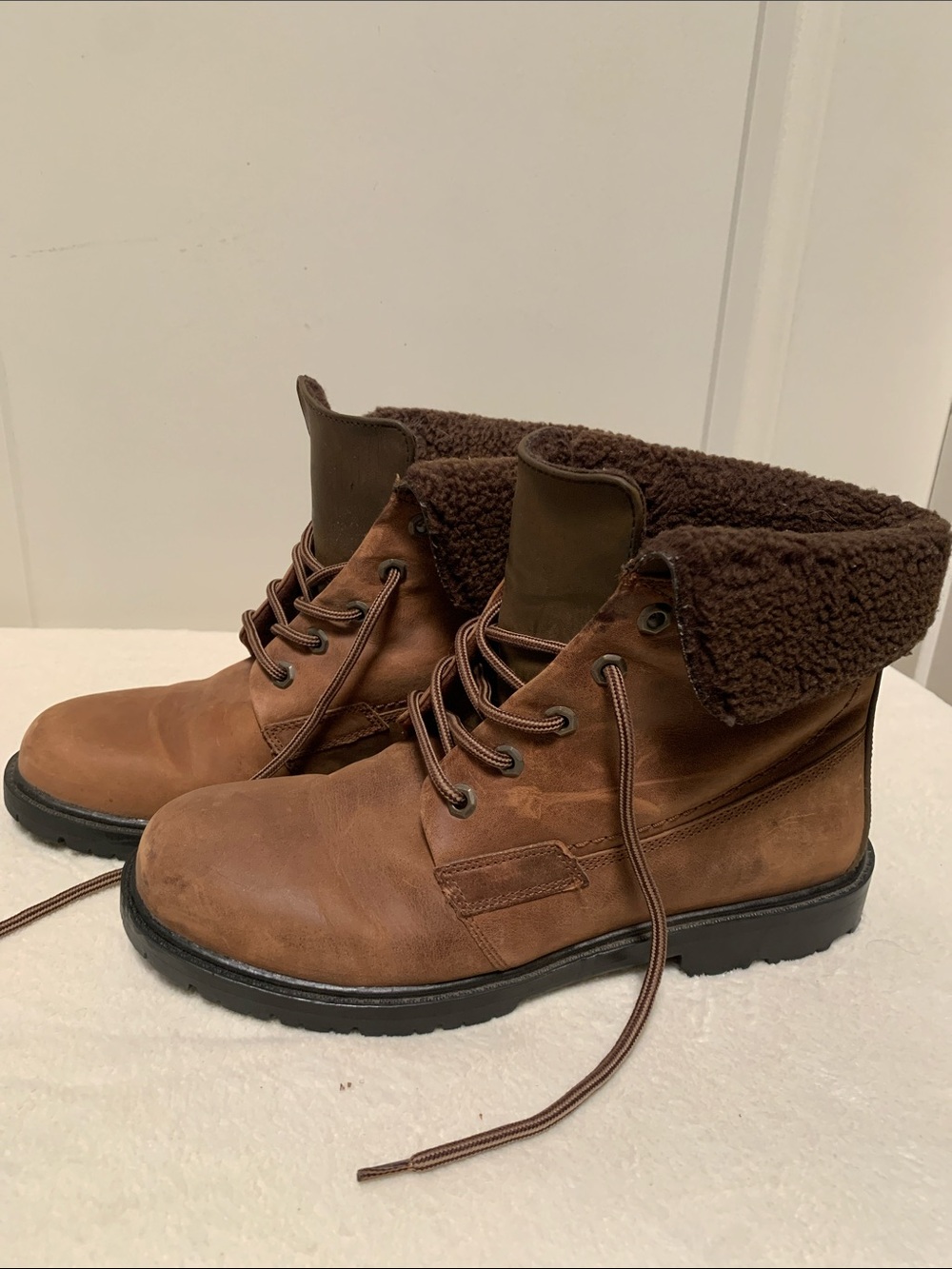 Women’s Brown Leather Lace-Up Winter Boots with Sherpa Collar